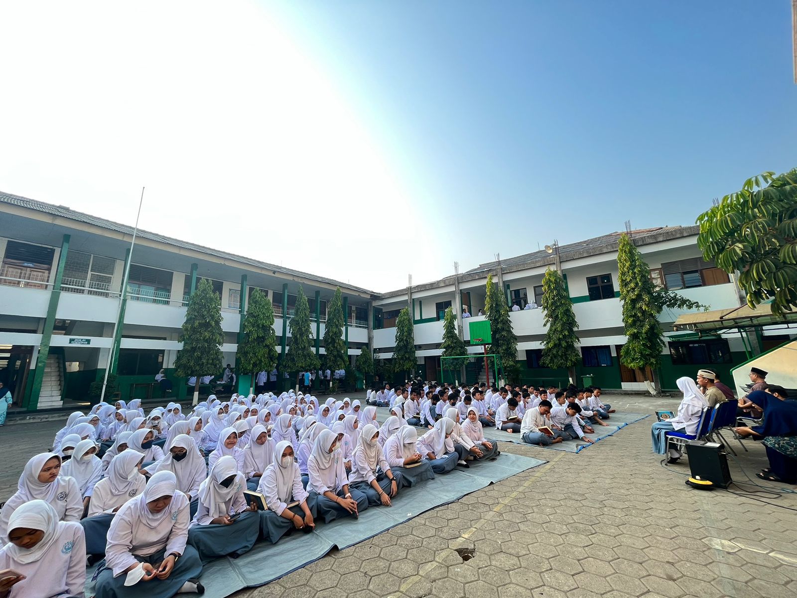 Jumat Baik SMA USwatun Hasanah